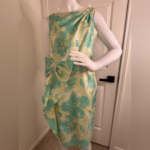 Elegant Floral Green and Gold Dress - Picture 1 of 13